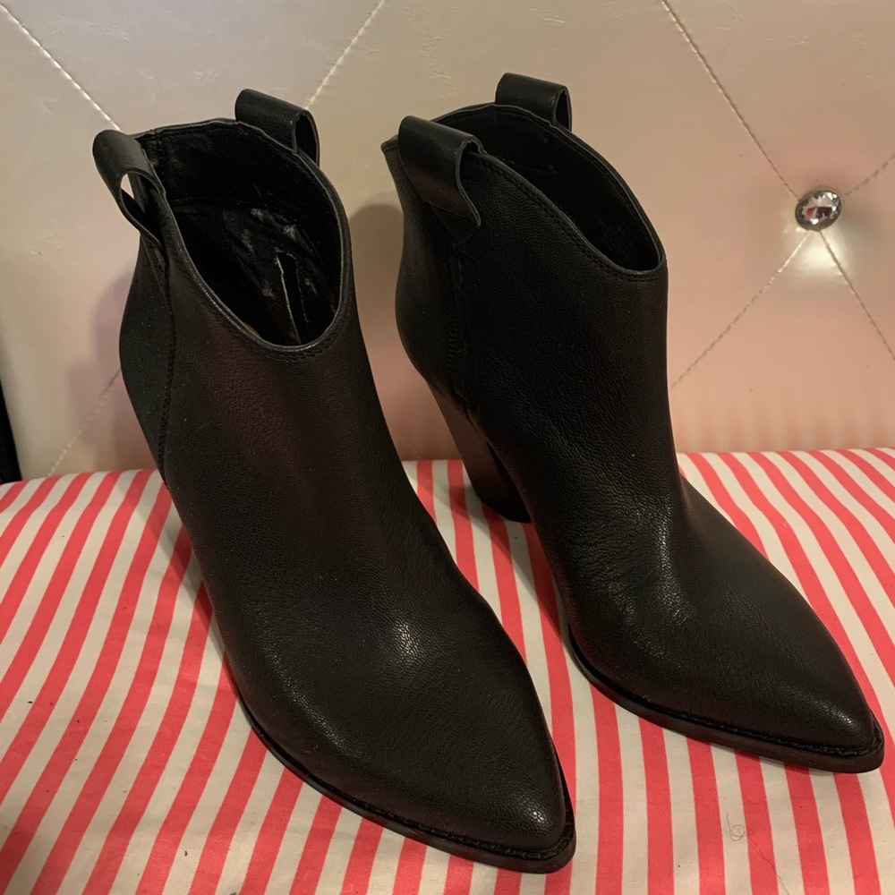 Lucky Brand - Size 9 - Black leather bootie - NWOB